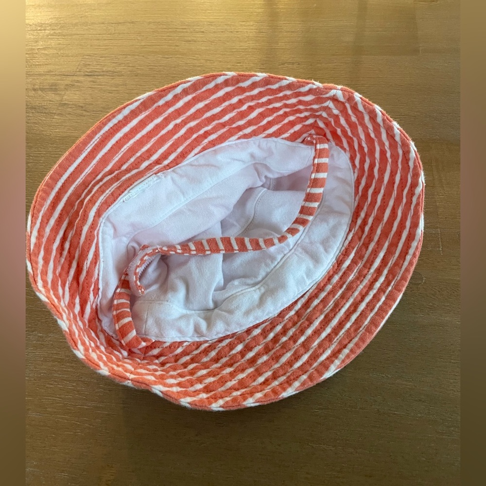 🎀 5 for $30 Old Navy Bucket Hat in White and Orange Stripes 0-6M - Picture 3 of 3